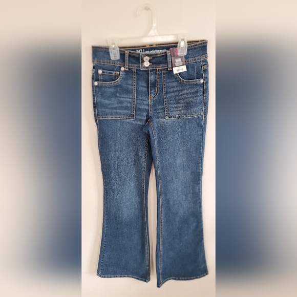 No Boundaries Juniors' Low Rise Extended Tab Flare Jeans, Sz 5 - Picture 9 of 13